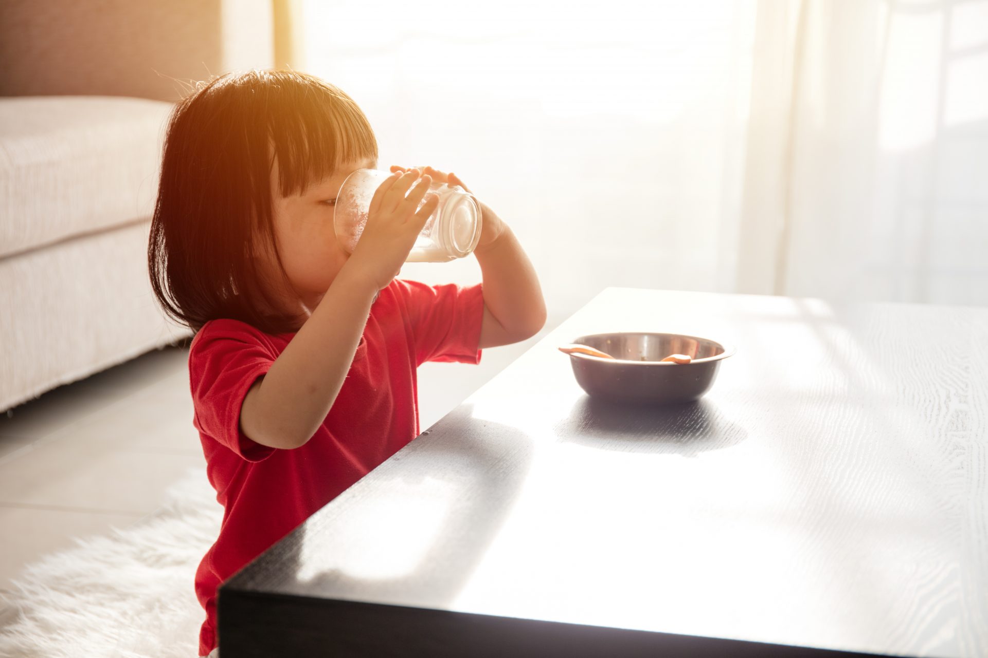 幼兒腸道幼嫩未發育完成，因此不建議1歲以下幼兒飲用蜂蜜。