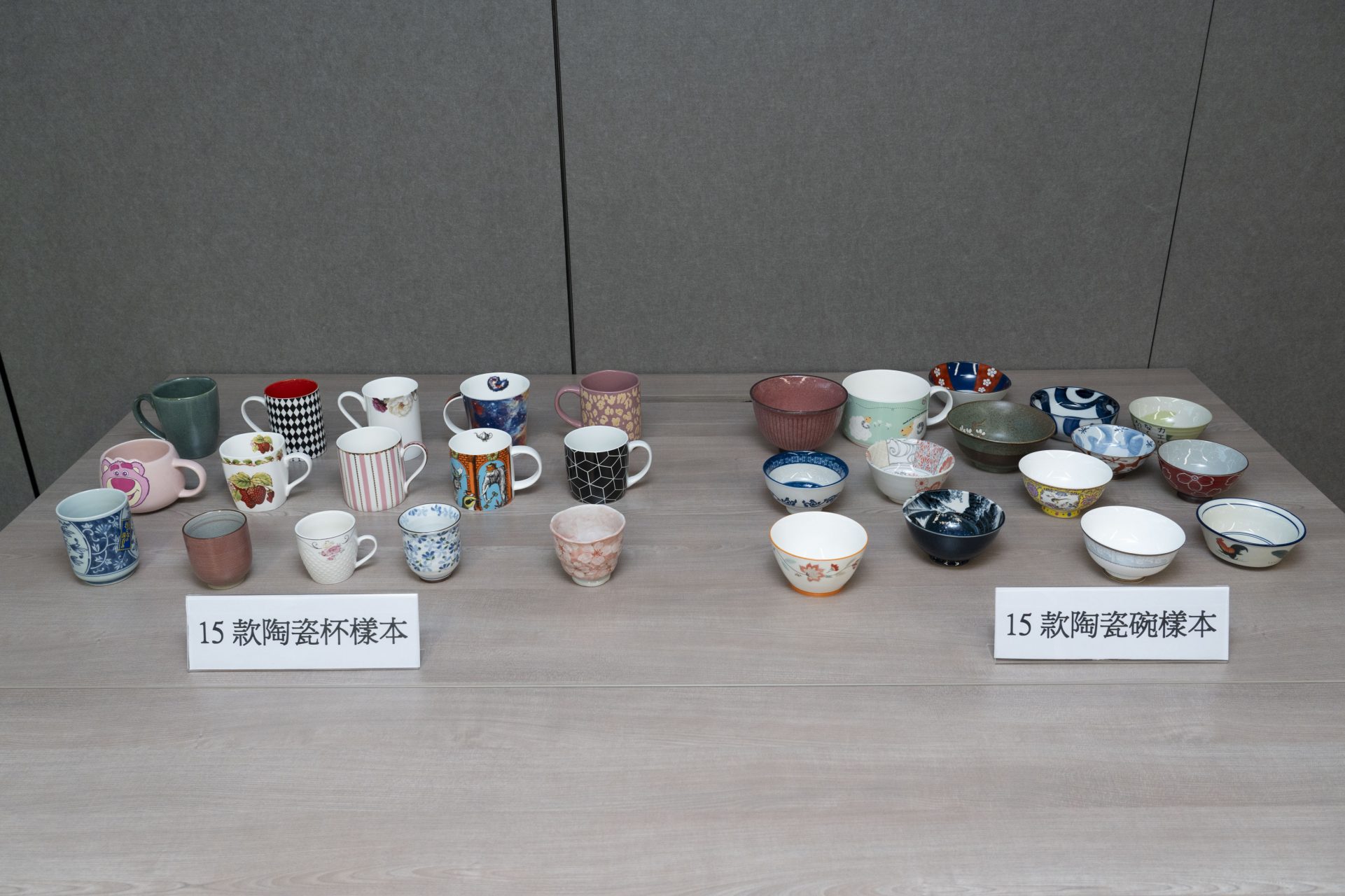 消費者委員會測試市面上較常見的 30 款陶瓷餐具，包括 15 款陶瓷杯和 15 款陶瓷碗樣本。