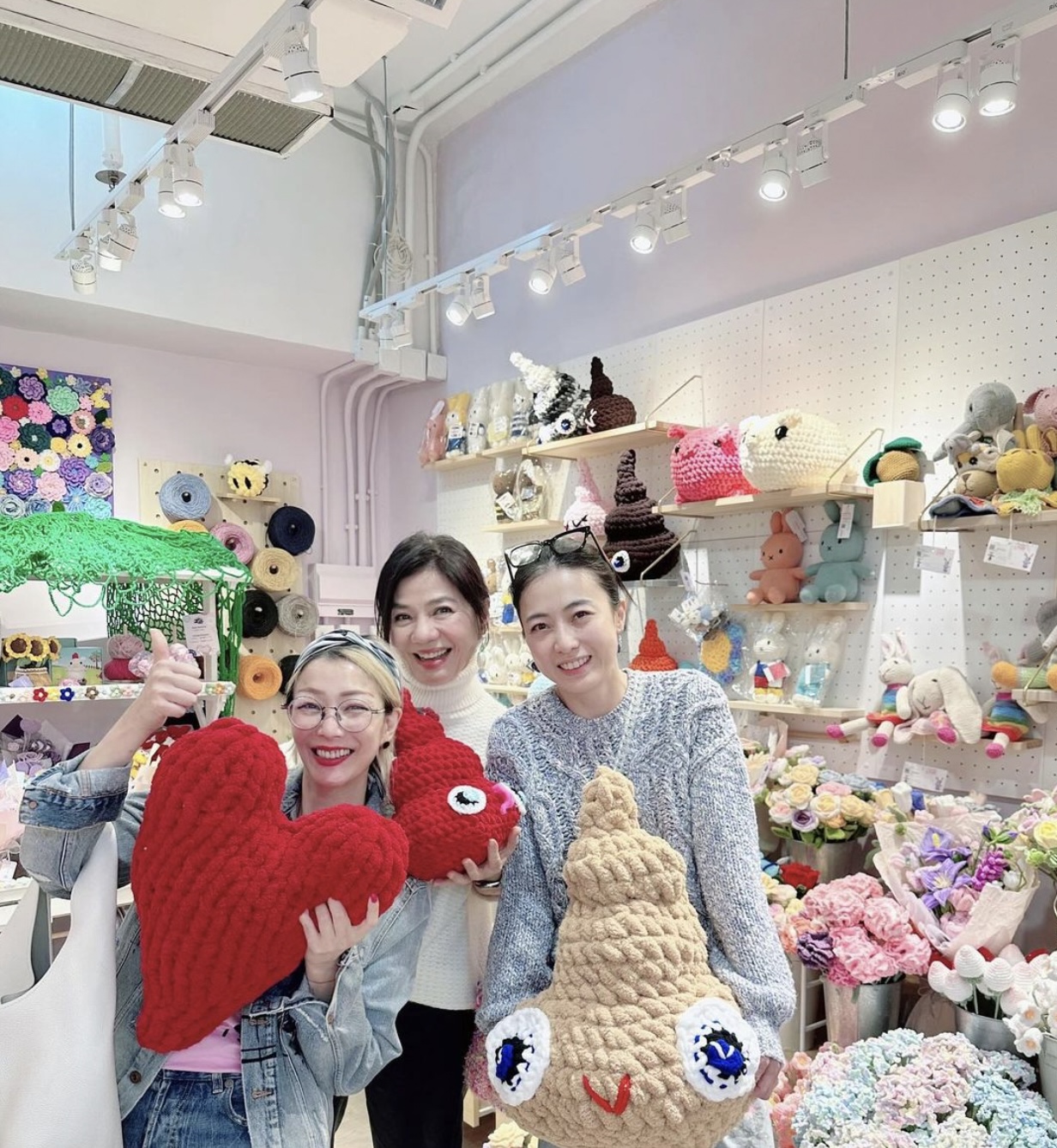 甘比教勾織可算桃李滿門，Sammi與紅姑都跟她學過！(圖片：IG@happyyarn_kimbee)