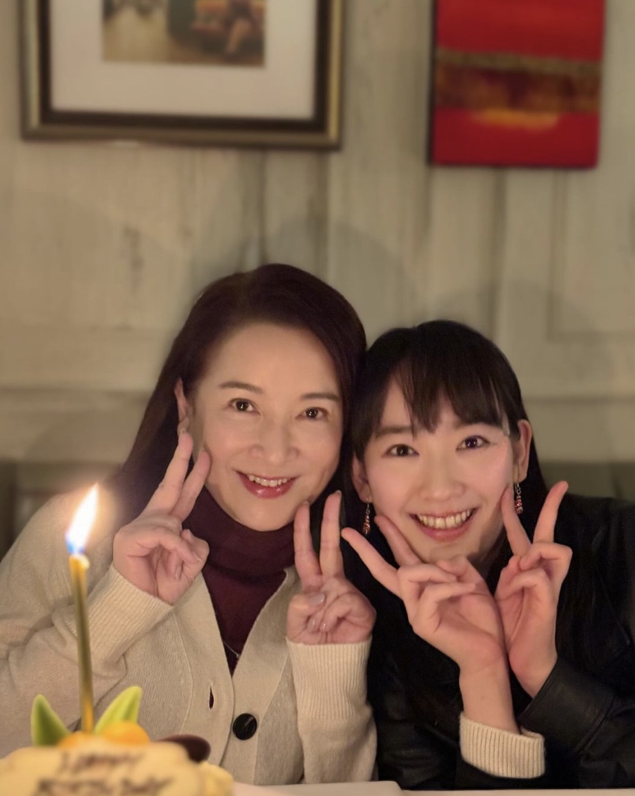 龔慈恩女兒林愷鈴繼承了媽咪的優良基因,身材高佻容貌標致。曾參與電視與電影演出的她醉心音樂,今年推出首支派台單曲《現在》。(圖片來源:IG@kung_mimi)