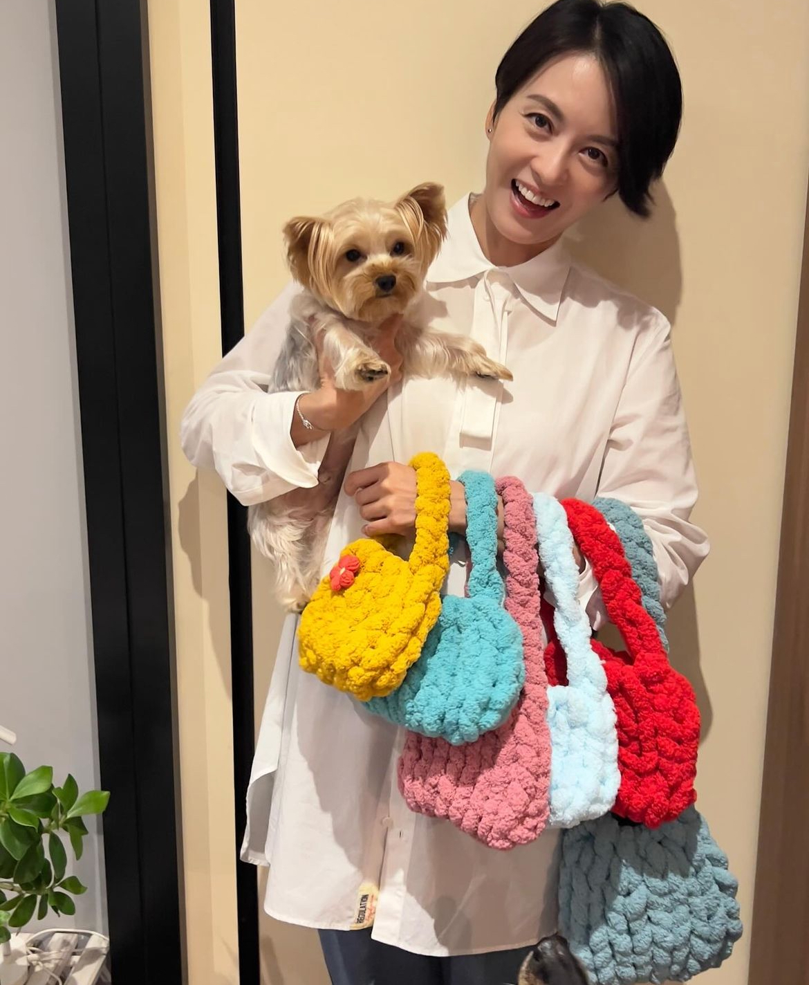 梁詠琪早前跟甘比學習勾織，最近學有所成開工作坊。（圖片：IG@gigileungwingkei）