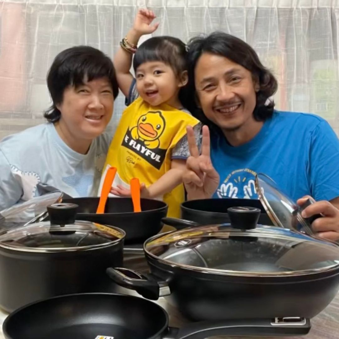 黃澤鋒太太陳麗麗 52 歲誕下「小黃妃」黃熙恩，精靈活潑。（圖片來源：IG@babefayefaye）