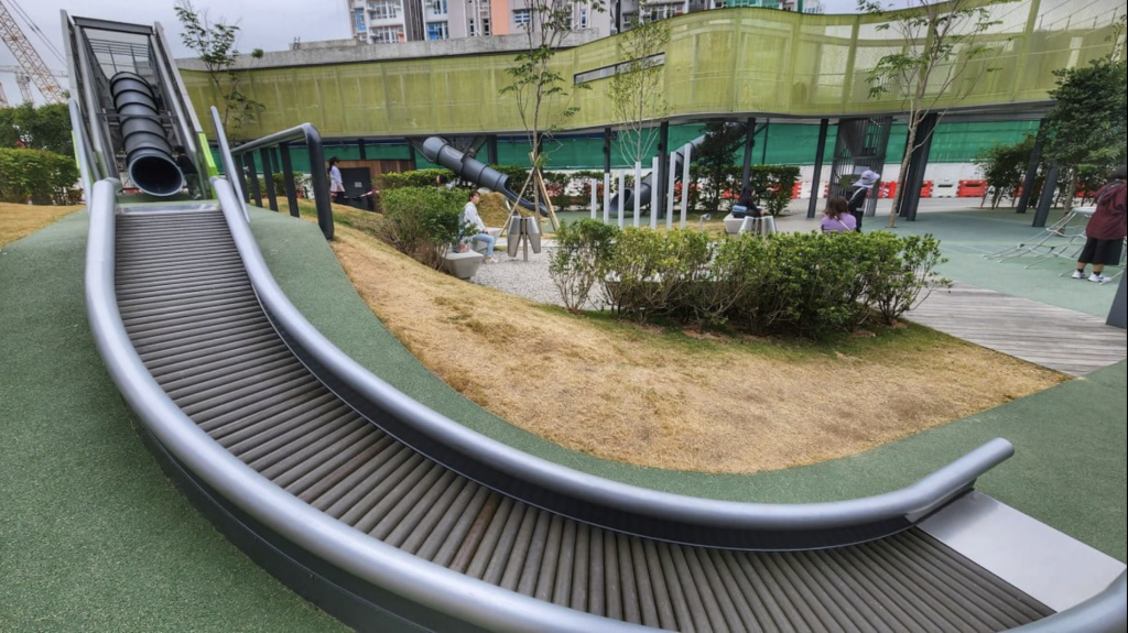 公園內最受小朋友歡迎的，必定是日本大熱的滾筒滑梯。（網絡圖片）