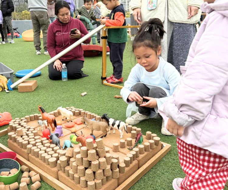 親子好去處｜ 智樂遊樂車巡遊到長沙灣！木台遊樂區、平衡陣地等設施   只限一天免費開放公眾任玩！