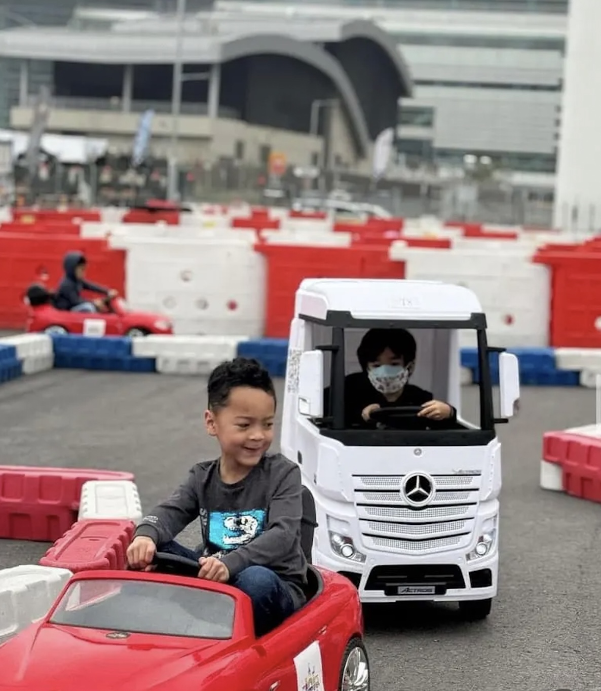 灣仔龍景8號電動車場
