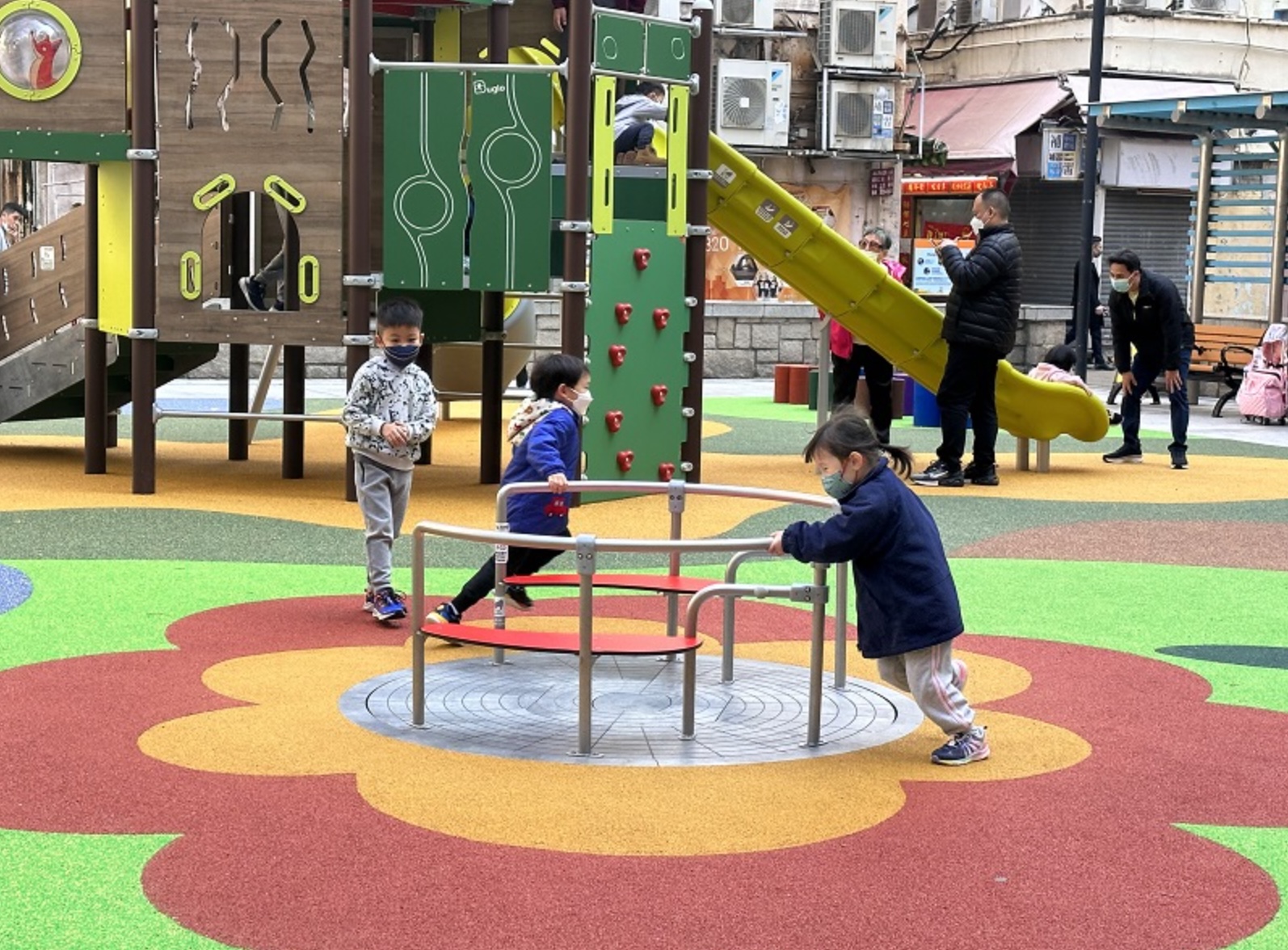 新蒲崗崇齡街遊樂場