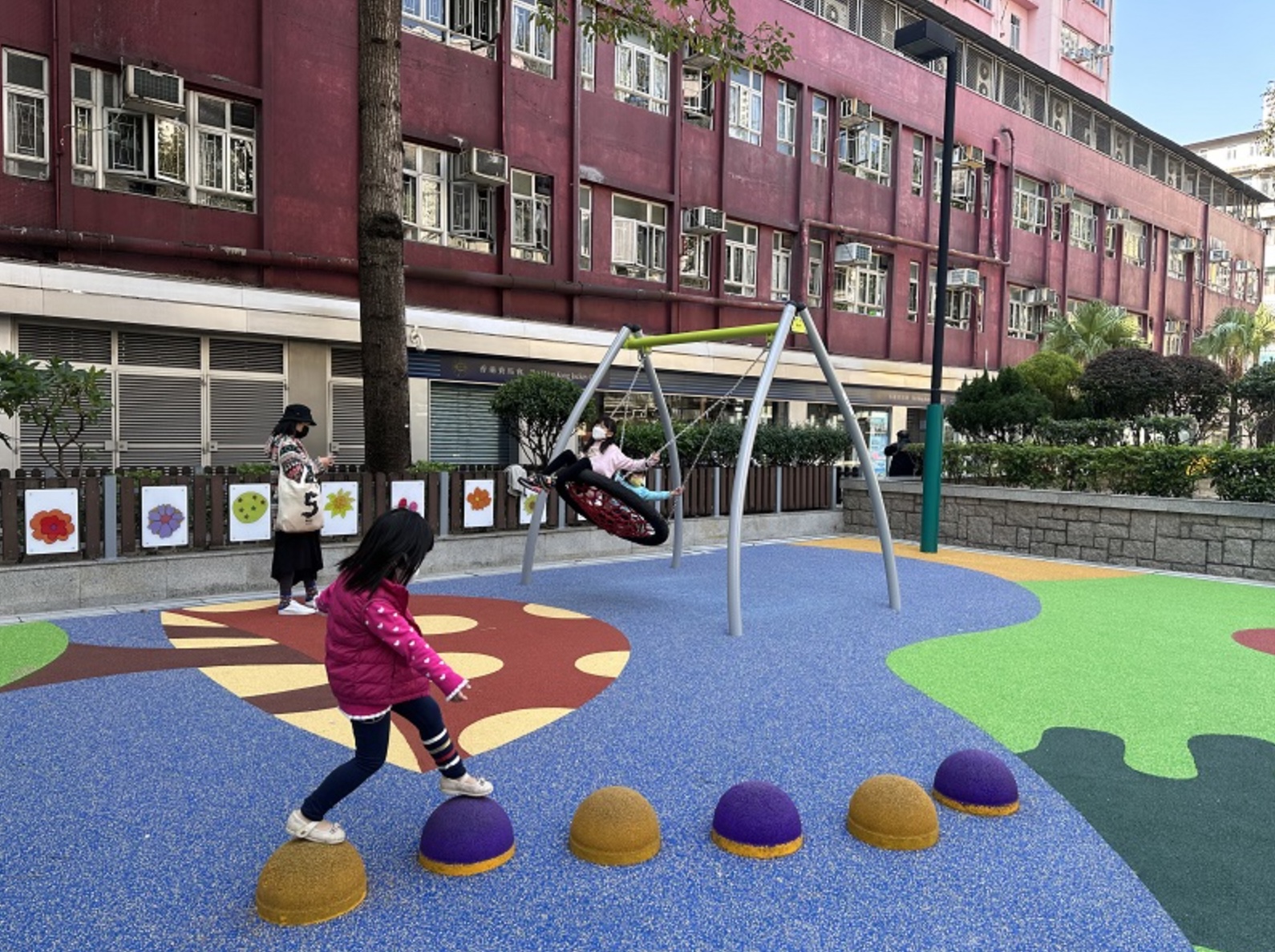 新蒲崗崇齡街遊樂場