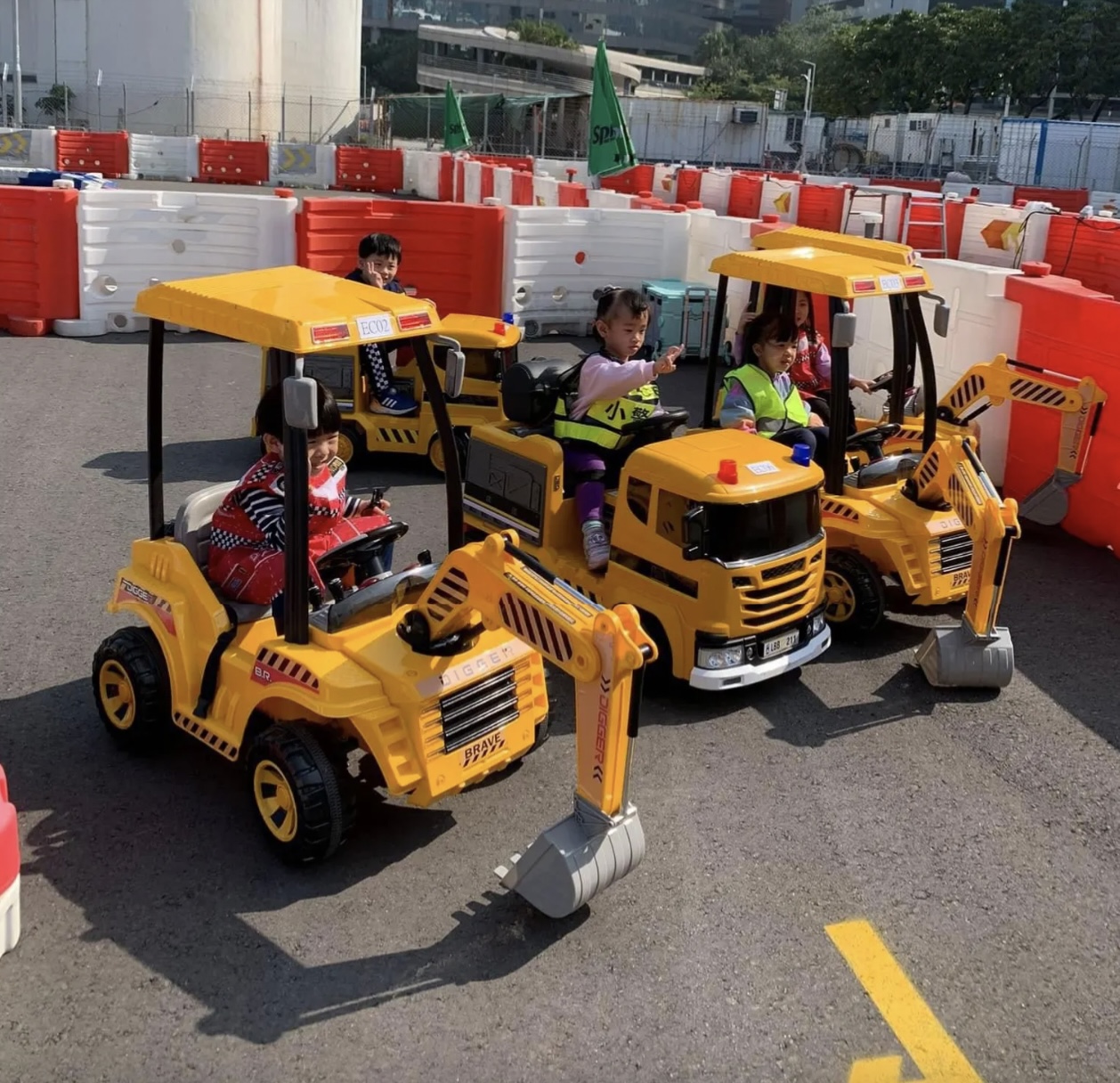 灣仔龍景8號電動車場
