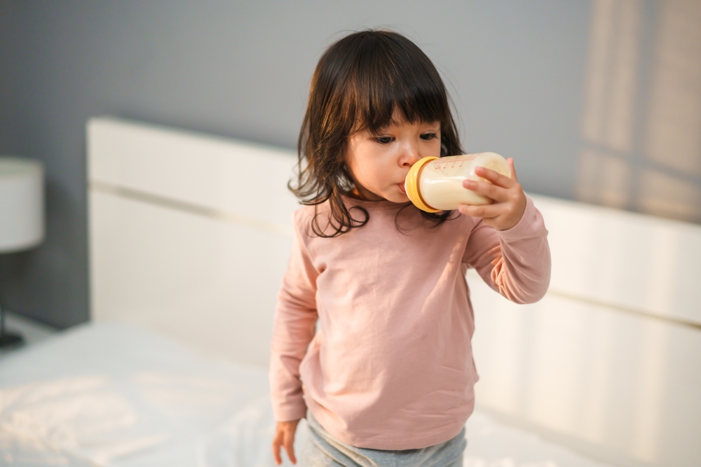 無論幼兒飲用是母乳或奶粉，都建議減少進食次數及注意口腔清潔，均有助防止蛀牙。