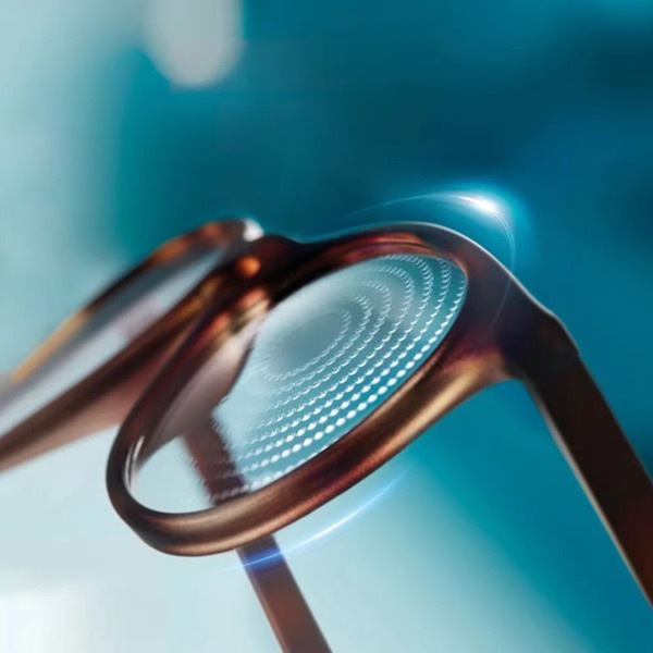 Essilor Advertorial Photo