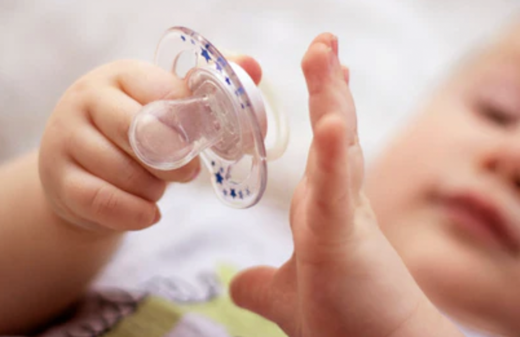 初生嬰兒 哭鬧