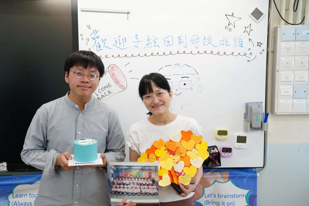 感謝當年恩師張老師的教導與支持（圖片來源：學校提供）