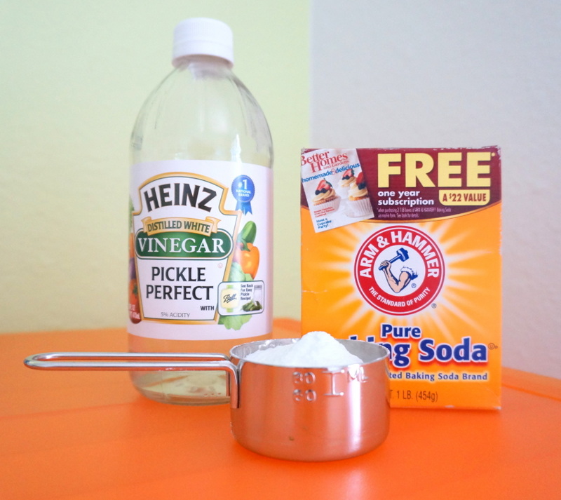 Baking-soda-and-vinegar