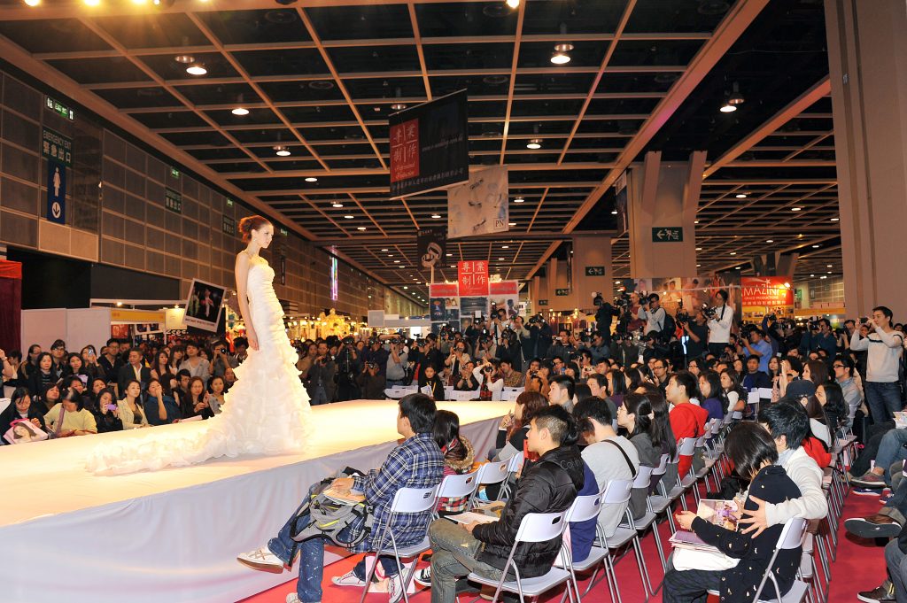 同場加映 - 婚紗晚裝Catwalk匯演