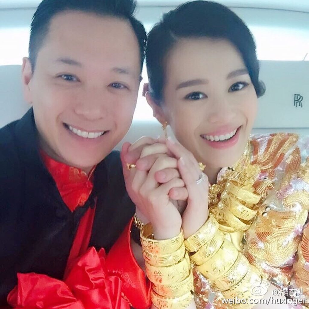 胡杏兒當年結婚雙手和頸全戴上龍鳳鈪
