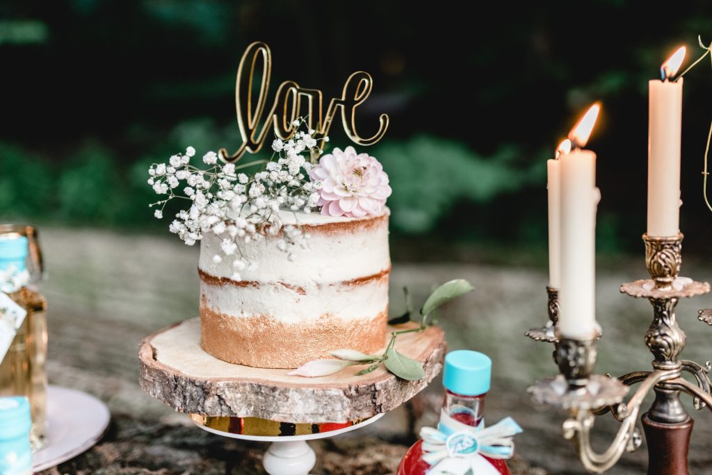 當中包括結婚蛋糕及回禮等