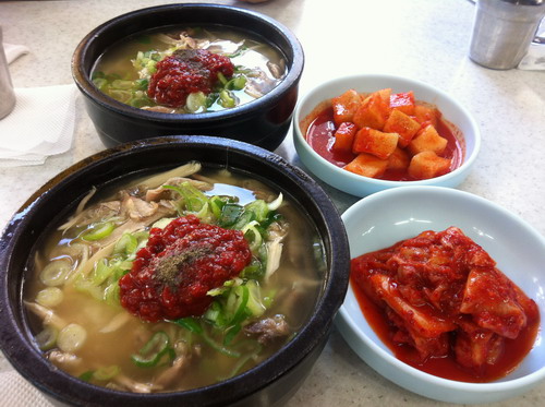弘大小巷美食： Dark Two (다락‧투) 雞絲湯飯‧刀削麵
