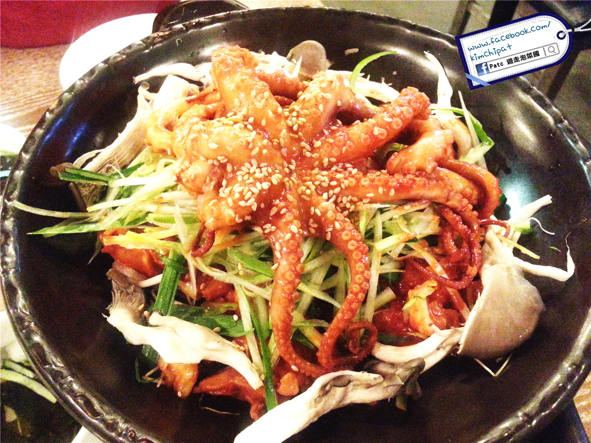 新村辣炒雞排+八爪魚, 人間美味就是要包著魚卵+蛋黃醬吃!