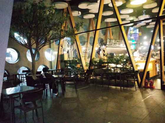 Urban Hive 蜂巢大樓下的Take Urban coffee shop