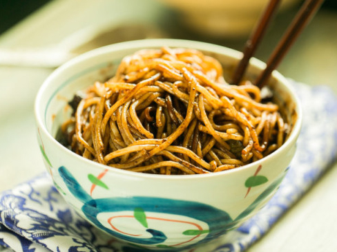 【韓食DIY】大口吃才過癮的炸醬麵