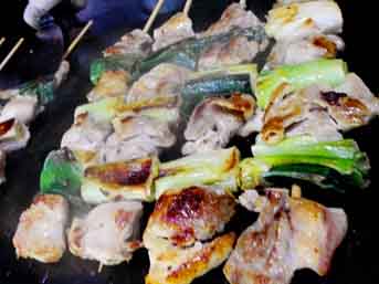 不吃不可！ 巨型雞肉串