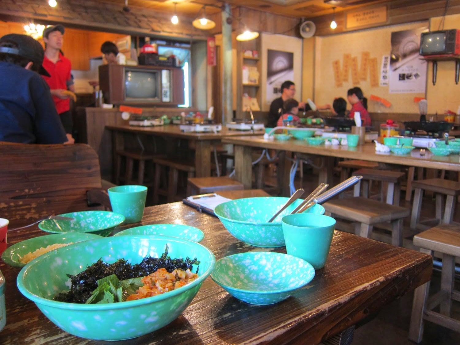 點餐請說暗號，叫一聲「朴君呀~」：弘大懷舊年糕鍋朴君家박군네