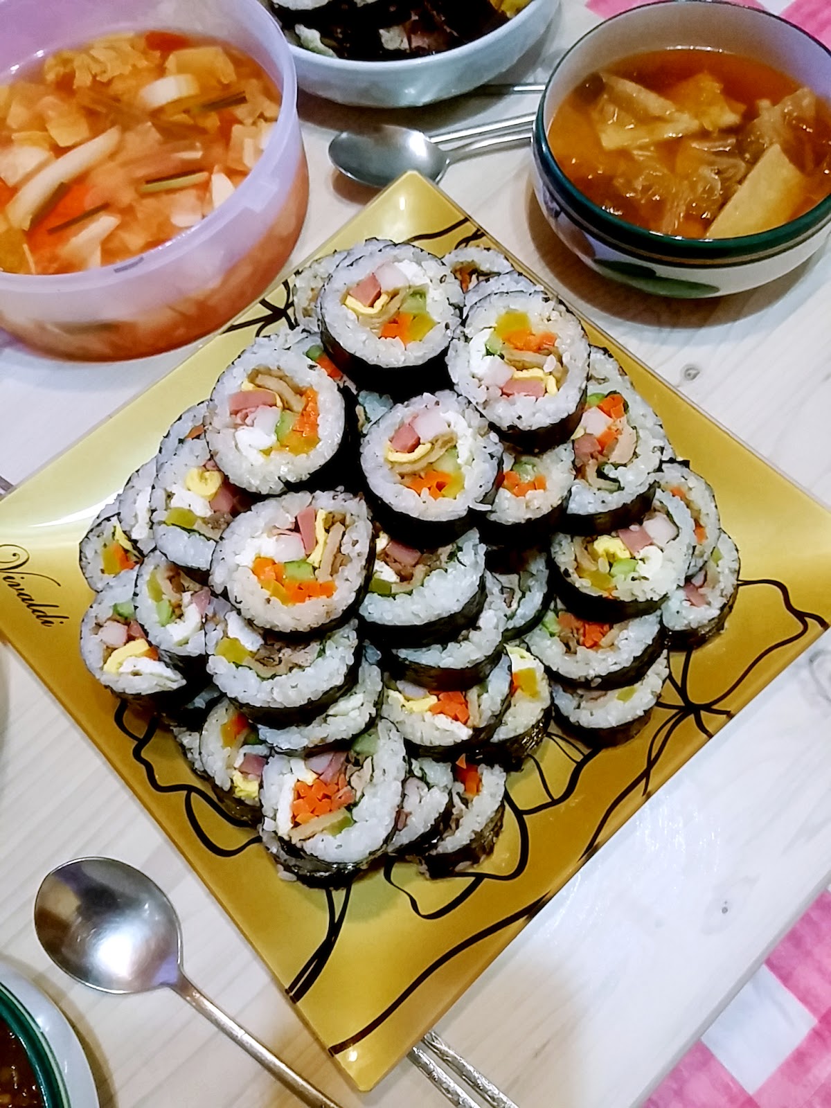 份量十足！泡菜媽的「愛心紫菜包飯」