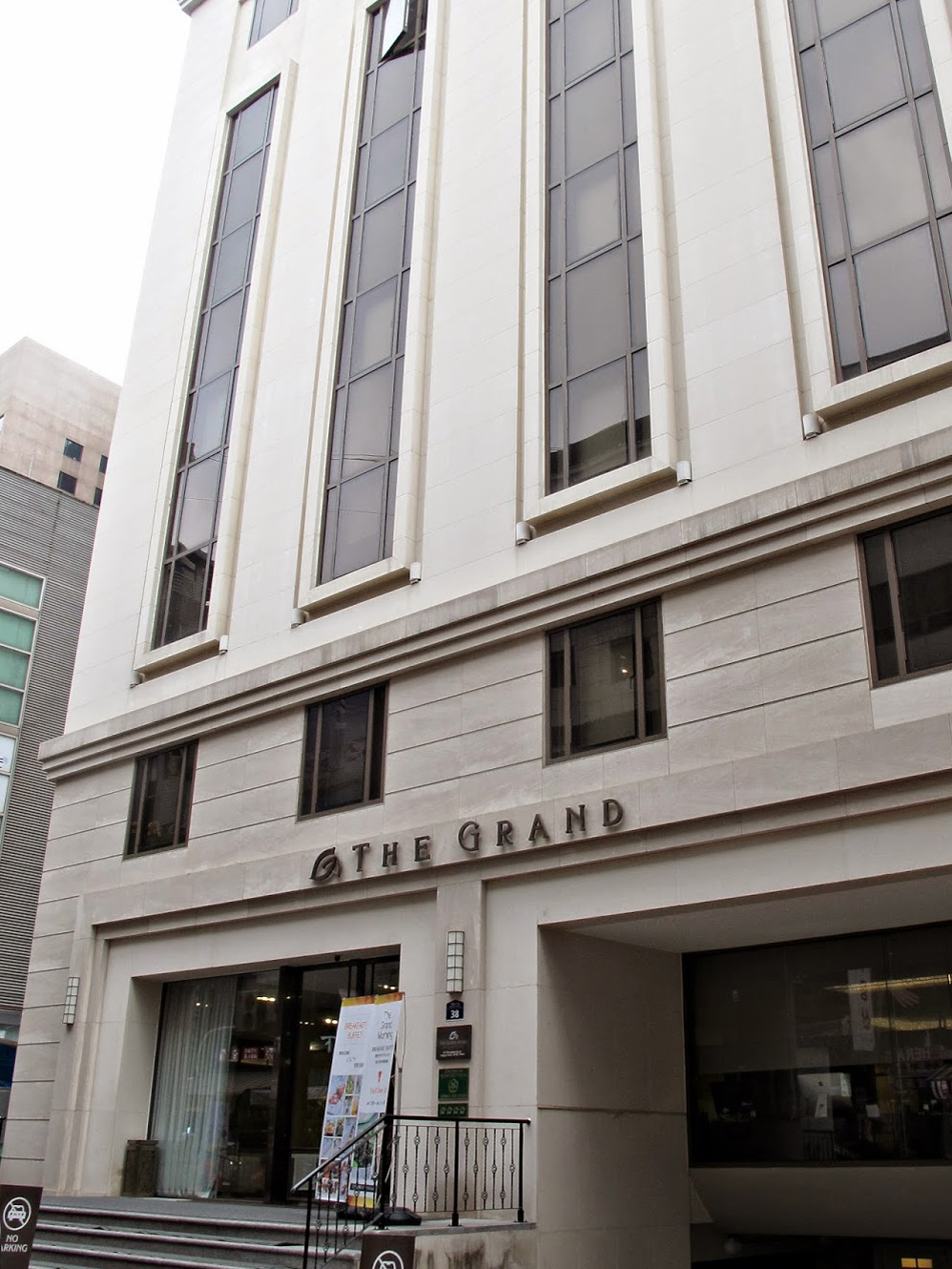 「韓國。住宿」交通便利，明洞繁華大街的一點寧靜：明洞The Grand酒店