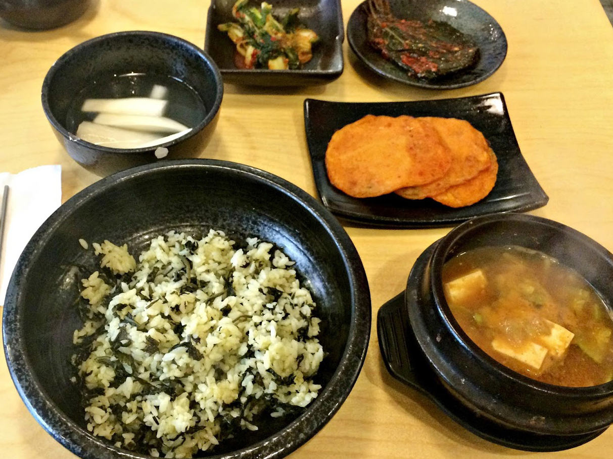 「韓國。美食」一人簡單野菜飯餐:弘大O ngdalsem 옹달샘