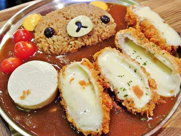 好打耳~~ 梨大超人氣「鬆弛熊炸芝士咖哩飯」!