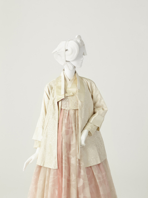 韓國文化商品展 免費體驗高級韓服扮韓妹!
