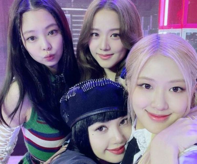BLACKPINK香港行蹤｜嘆香港名菜保安嚴密保安處理惹爭議 Jisoo獨遊尖咀完成遊客必做一件事